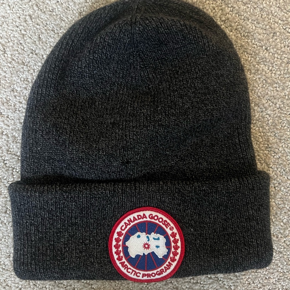 Canada Goose Arctic Beanie - Picture 4 of 7